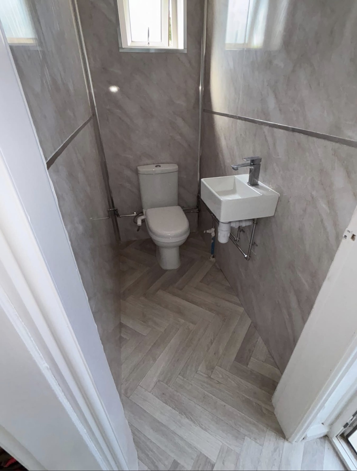 Vertical radiator installation